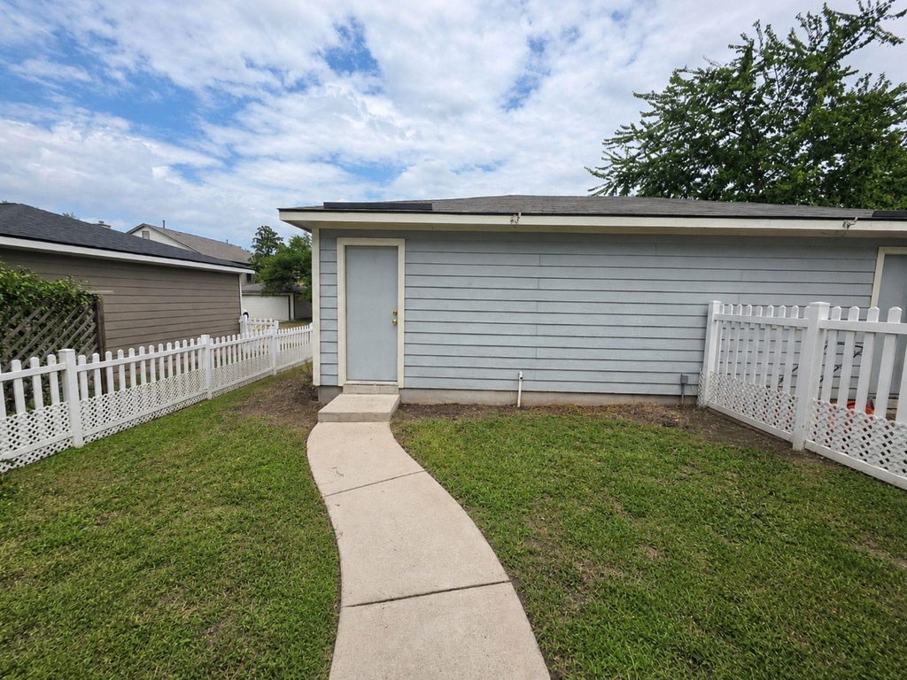 5679 Fergus Rd - Photo 3