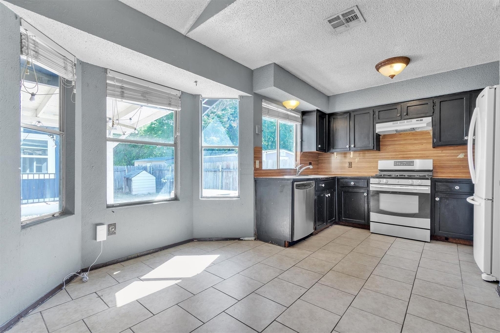 5000 Fontenay Dr - Photo 5
