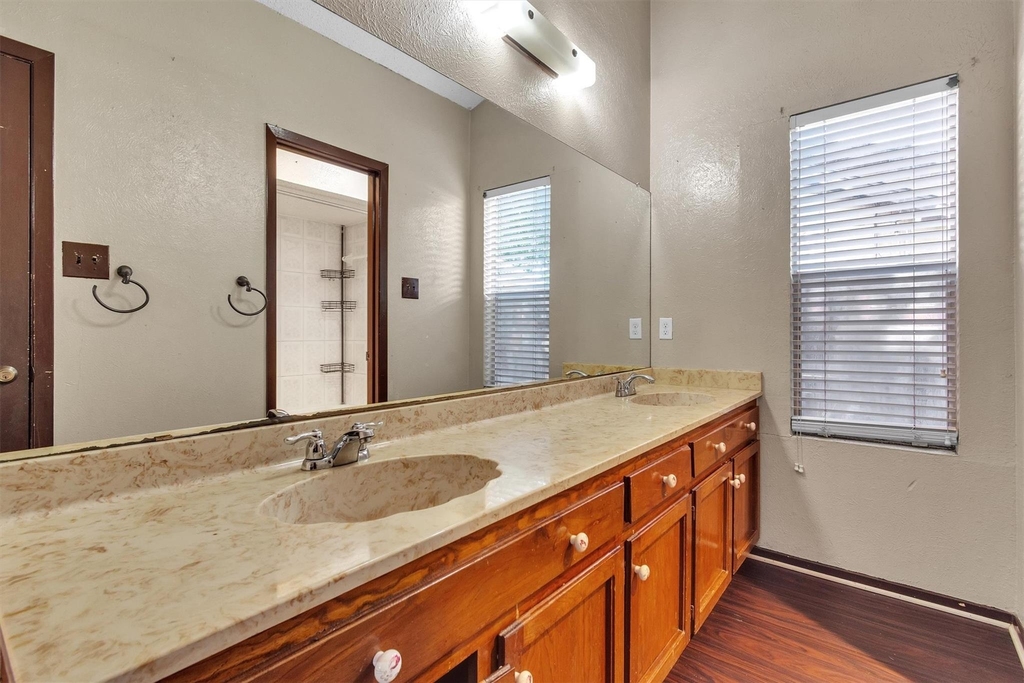 5000 Fontenay Dr - Photo 9