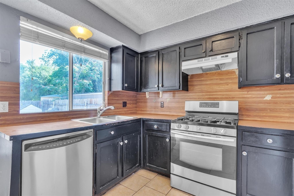5000 Fontenay Dr - Photo 4