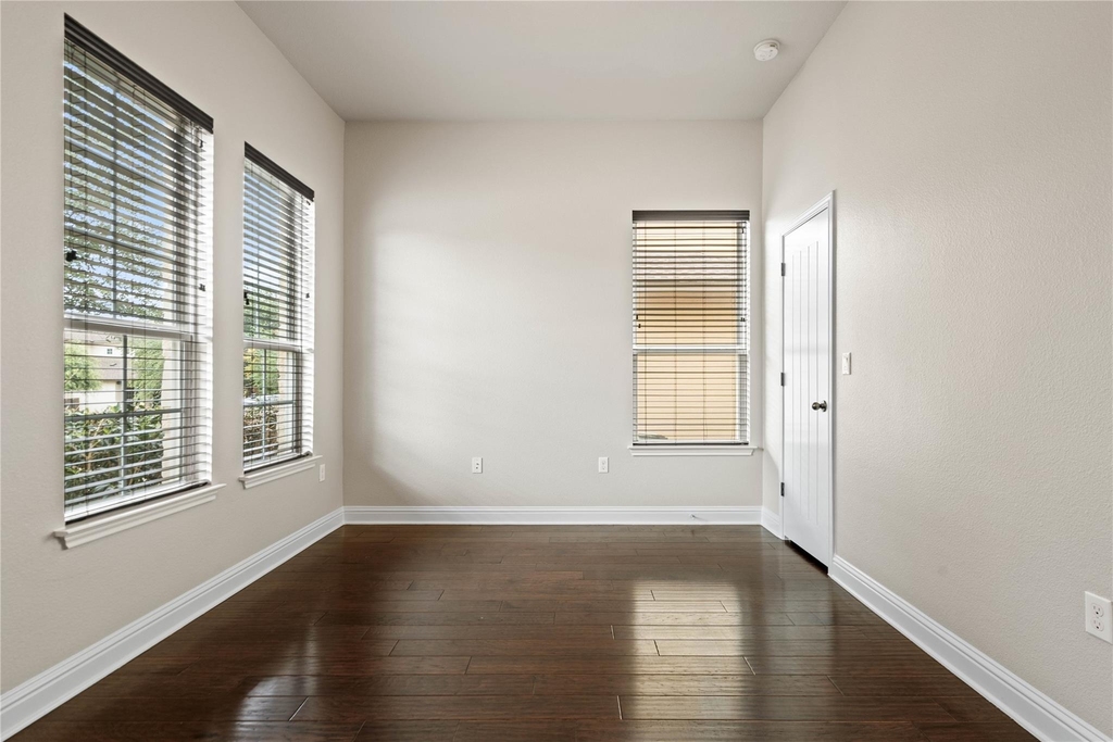 5009 Mandevilla Dr - Photo 4