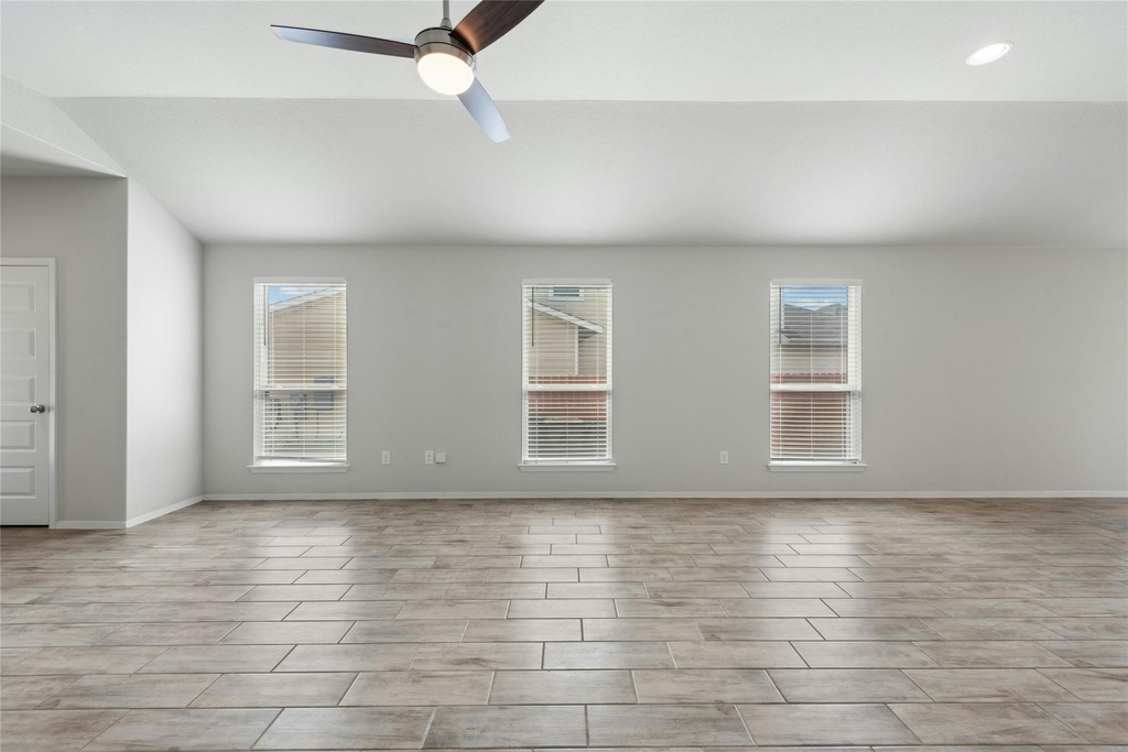 120 Lyndon Dr - Photo 4