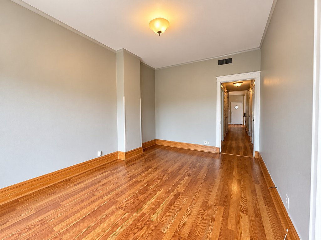 3347 S Emerald Avenue - Photo 4