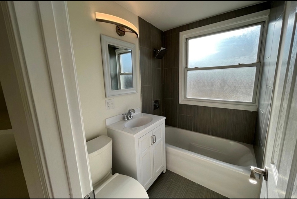 113 E 37th Place - Photo 3