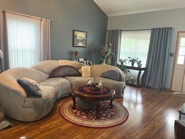 1005 Singer Avenue - Photo 2