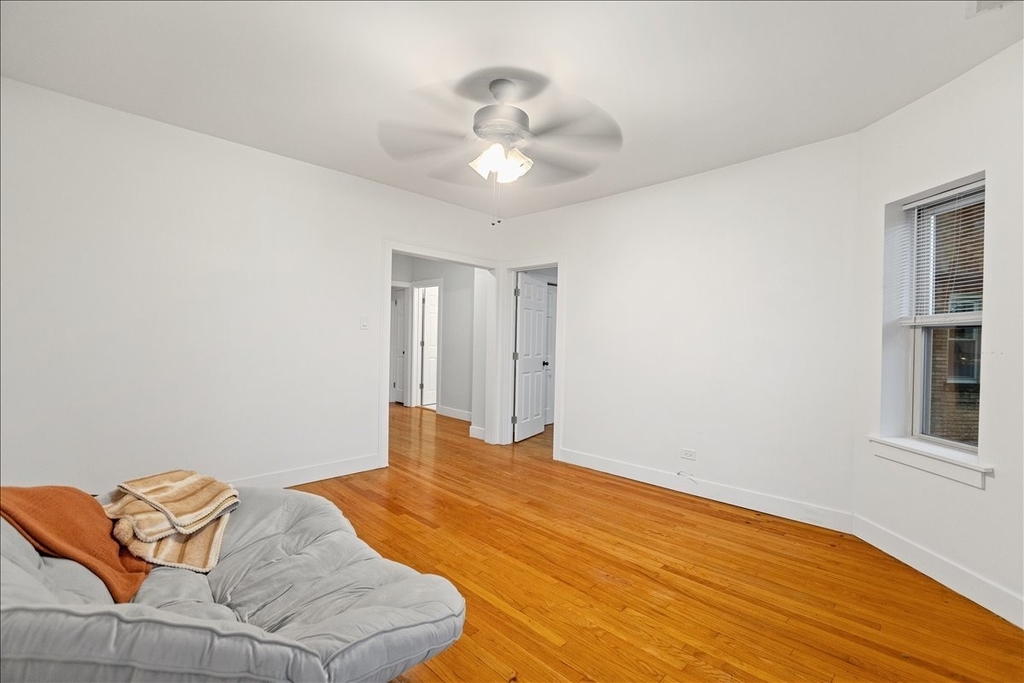 4055 N Spaulding Avenue - Photo 9