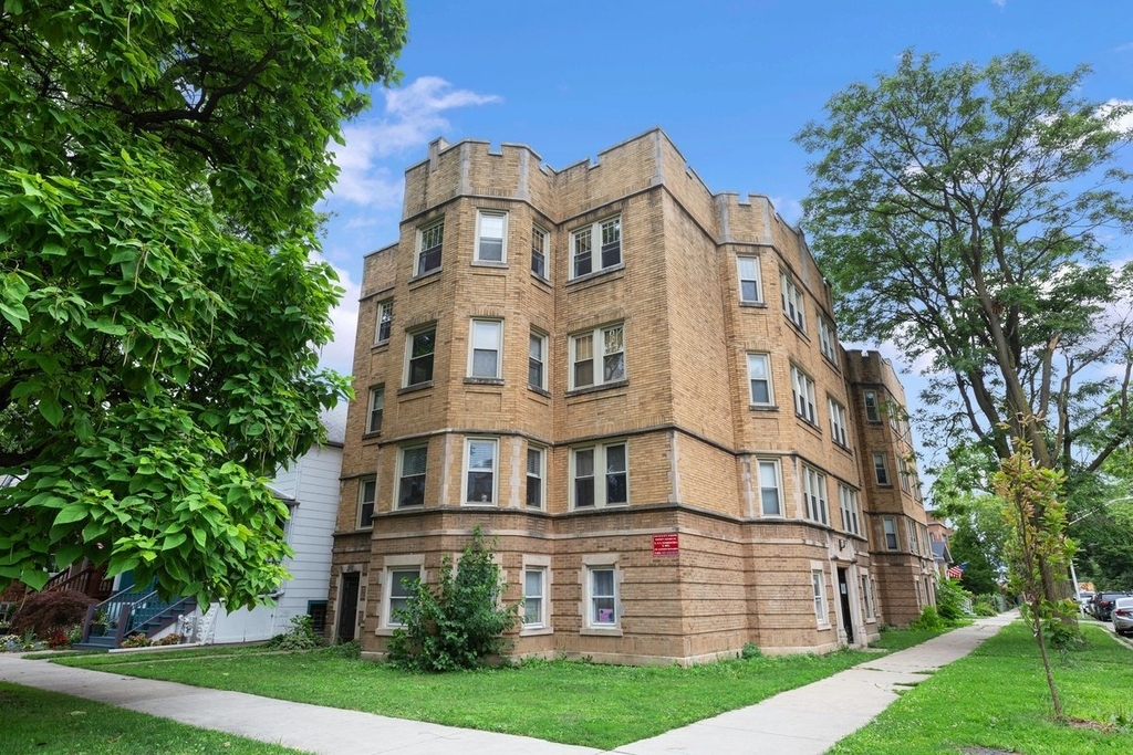 4055 N Spaulding Avenue - Photo 0