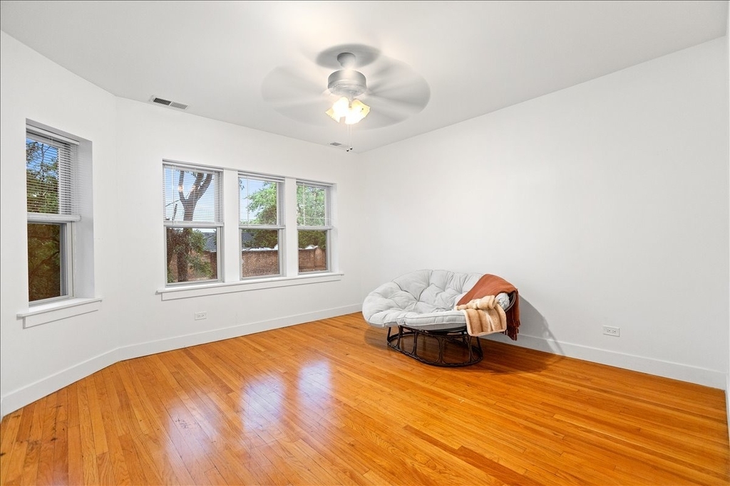 4055 N Spaulding Avenue - Photo 8