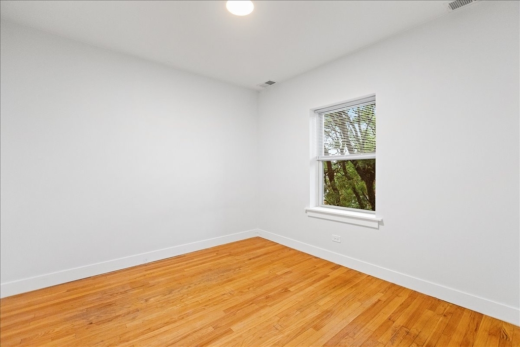 4055 N Spaulding Avenue - Photo 12
