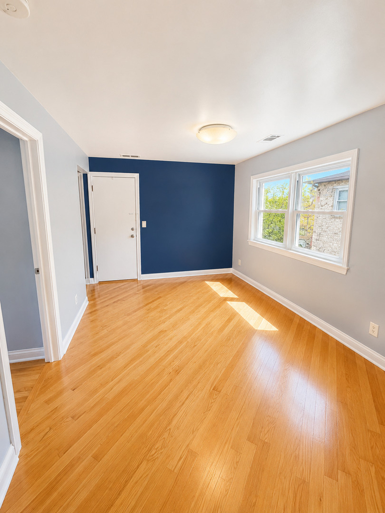 7942 W Addison Street - Photo 4