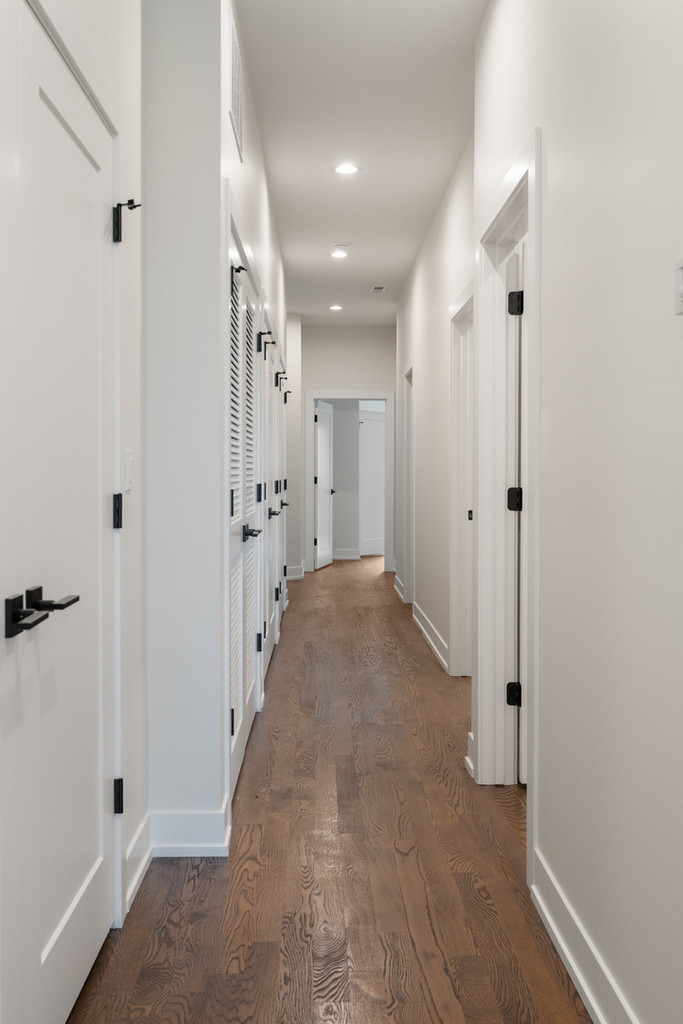 408 E 50th Place - Photo 10