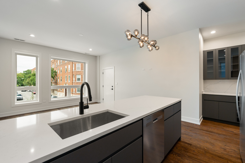 408 E 50th Place - Photo 8