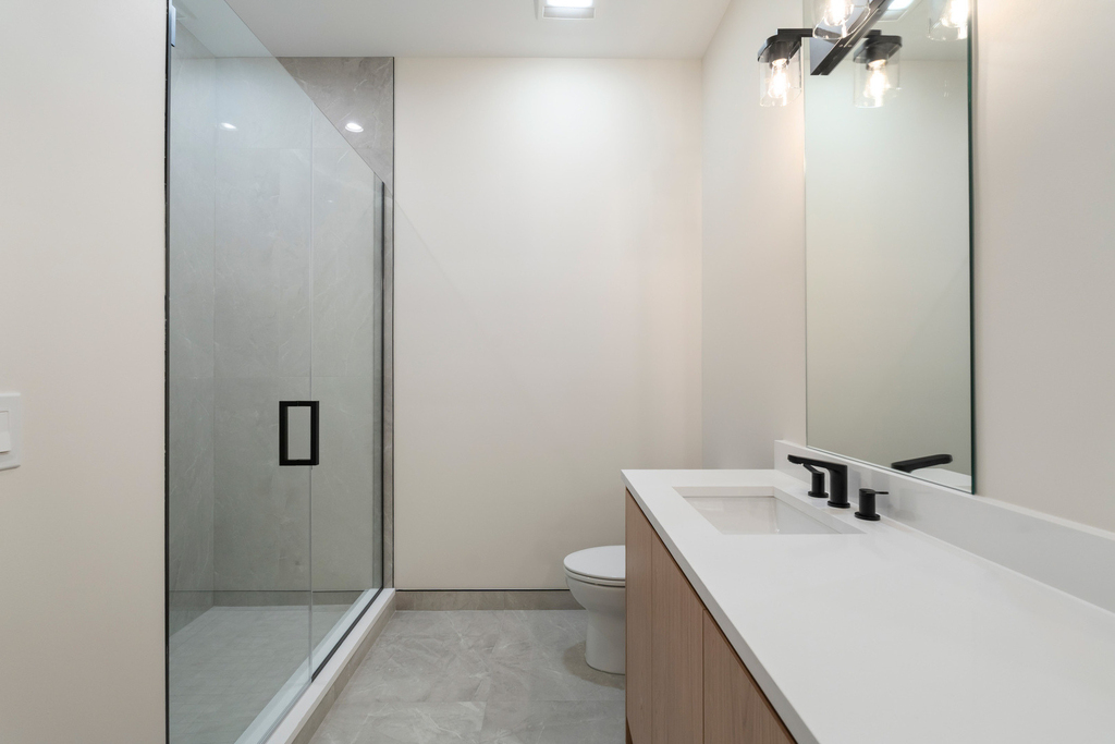 408 E 50th Place - Photo 15
