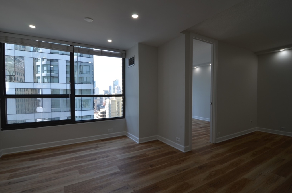 405 N Wabash Avenue - Photo 2