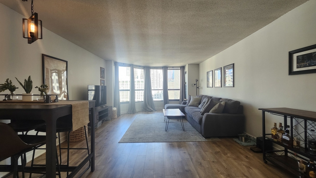405 N Wabash Avenue - Photo 2