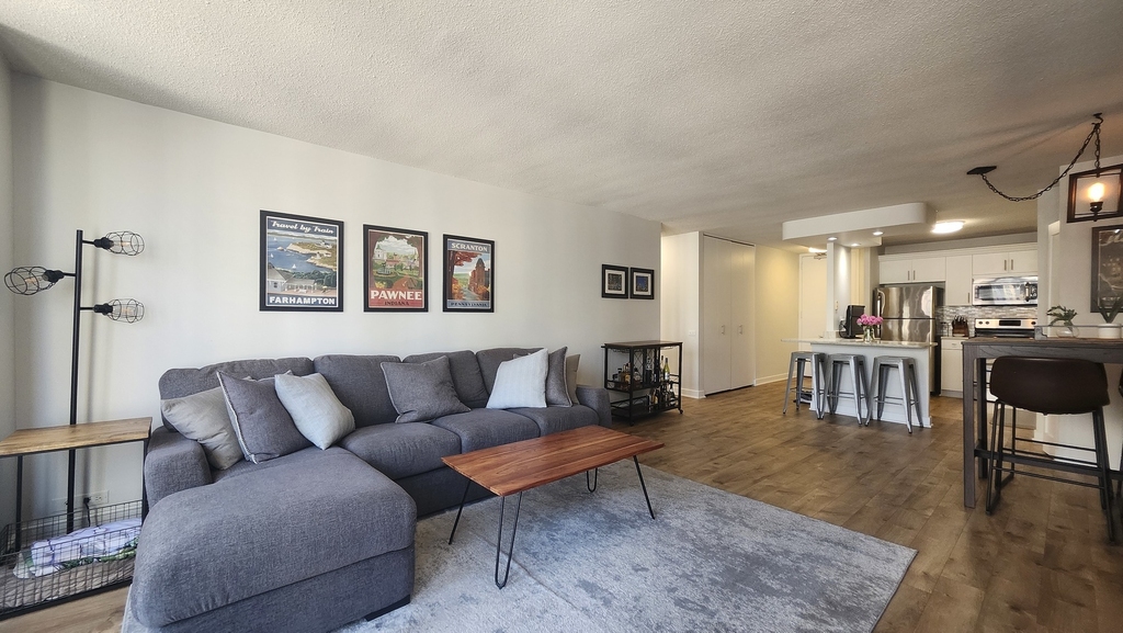 405 N Wabash Avenue - Photo 3