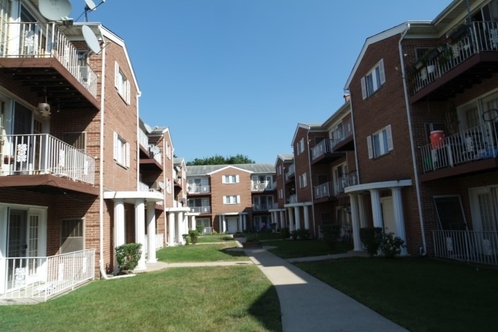 4120 Williamsburg Court - Photo 0
