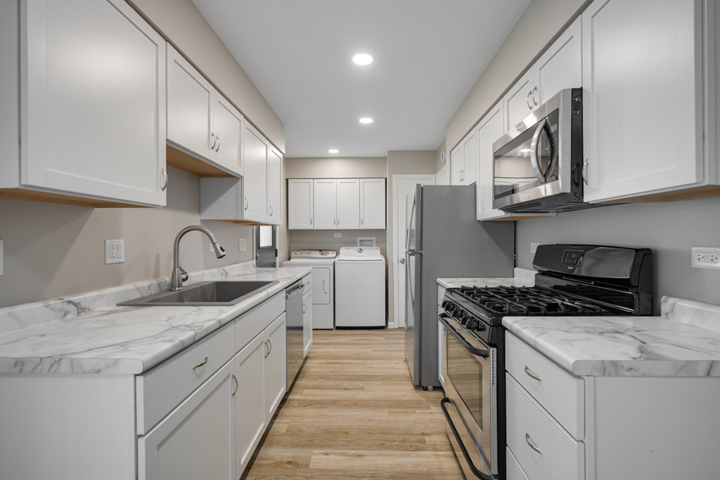 1031 Maple Lane - Photo 8