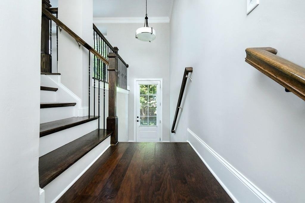1265 Linden Court Ne - Photo 2