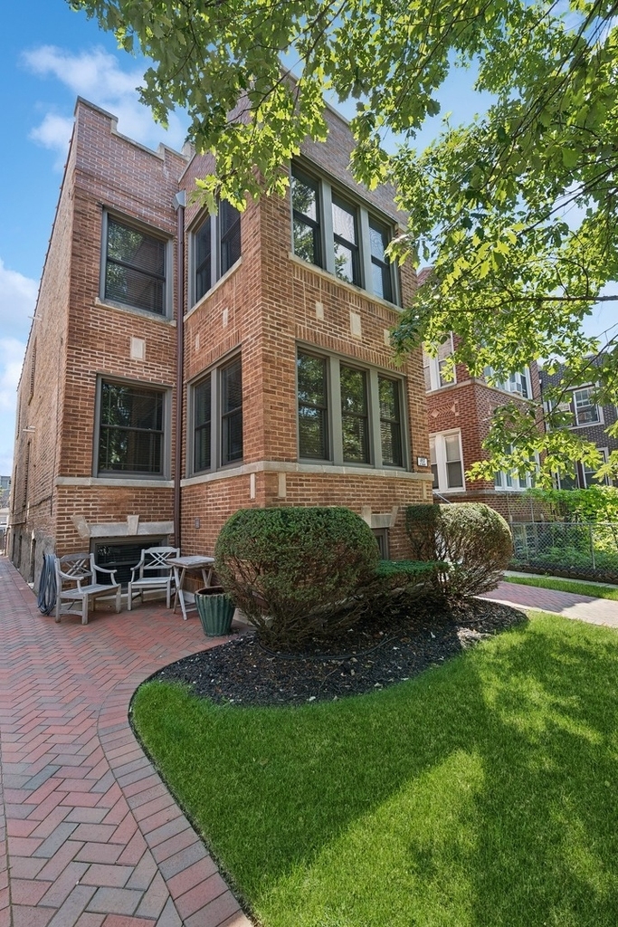 4937 N Talman Avenue - Photo 1