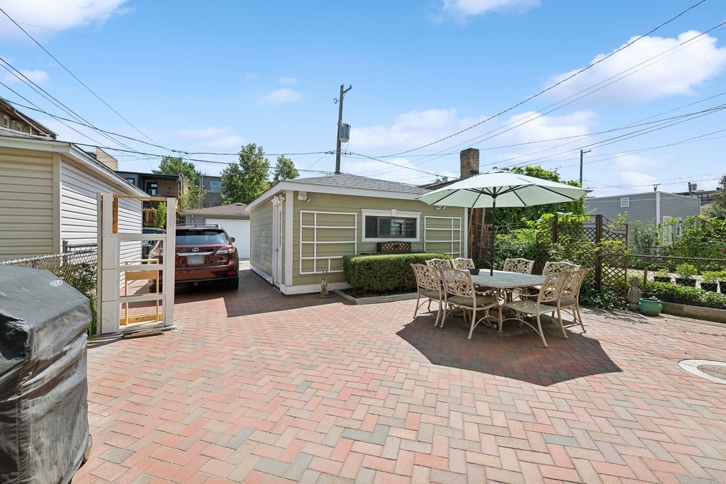 4937 N Talman Avenue - Photo 11