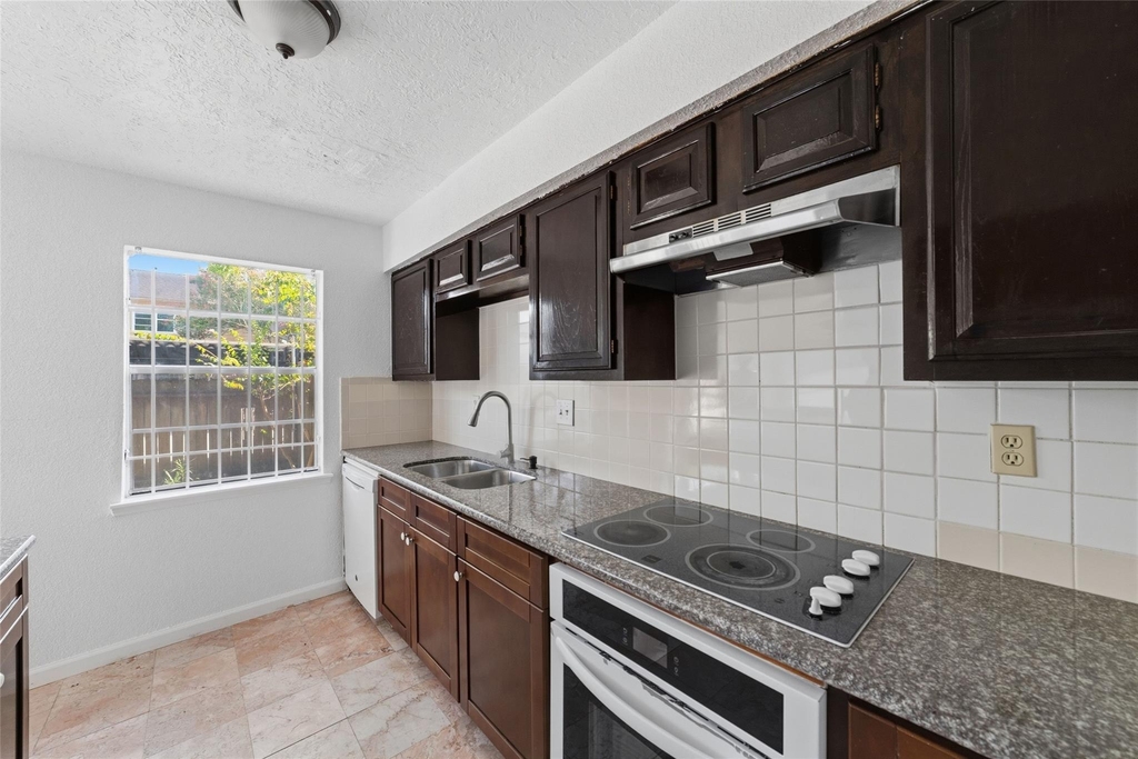 7700 Creekbend Drive - Photo 11