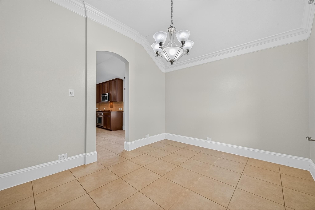 7023 Sanders Hill Lane - Photo 8