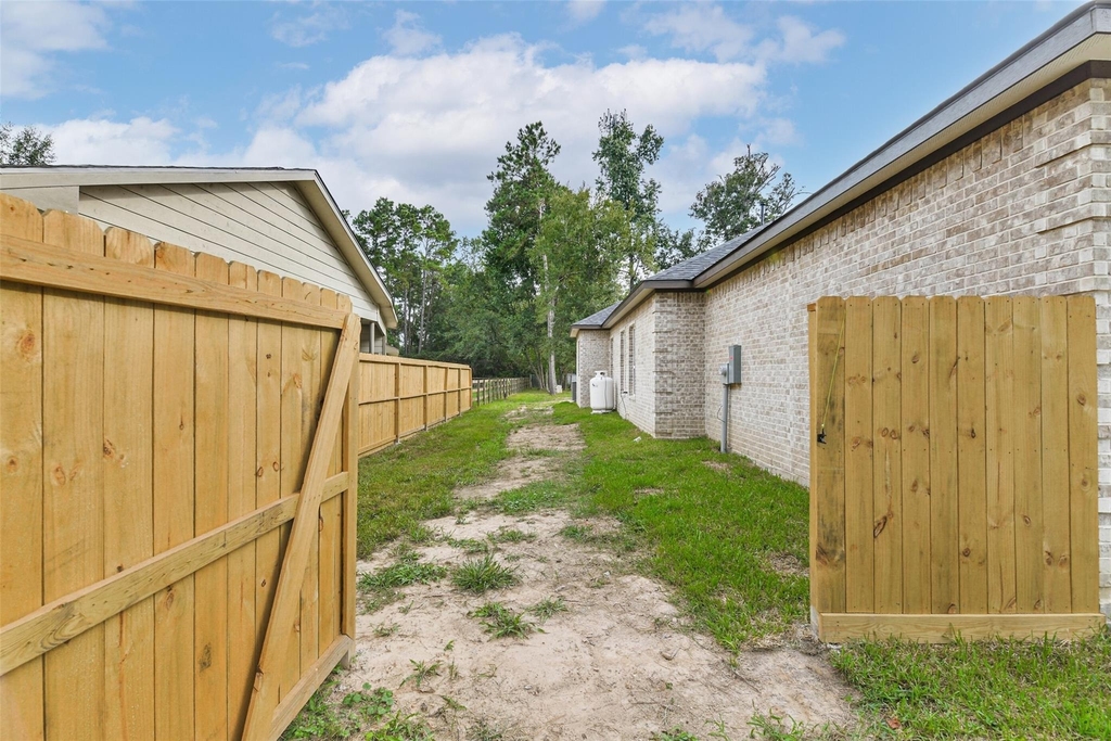 15998 Holly Street - Photo 38