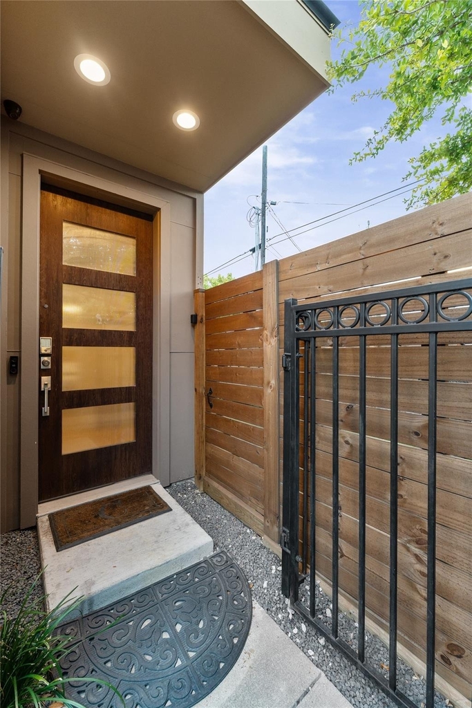 3802 Lovejoy Street - Photo 2