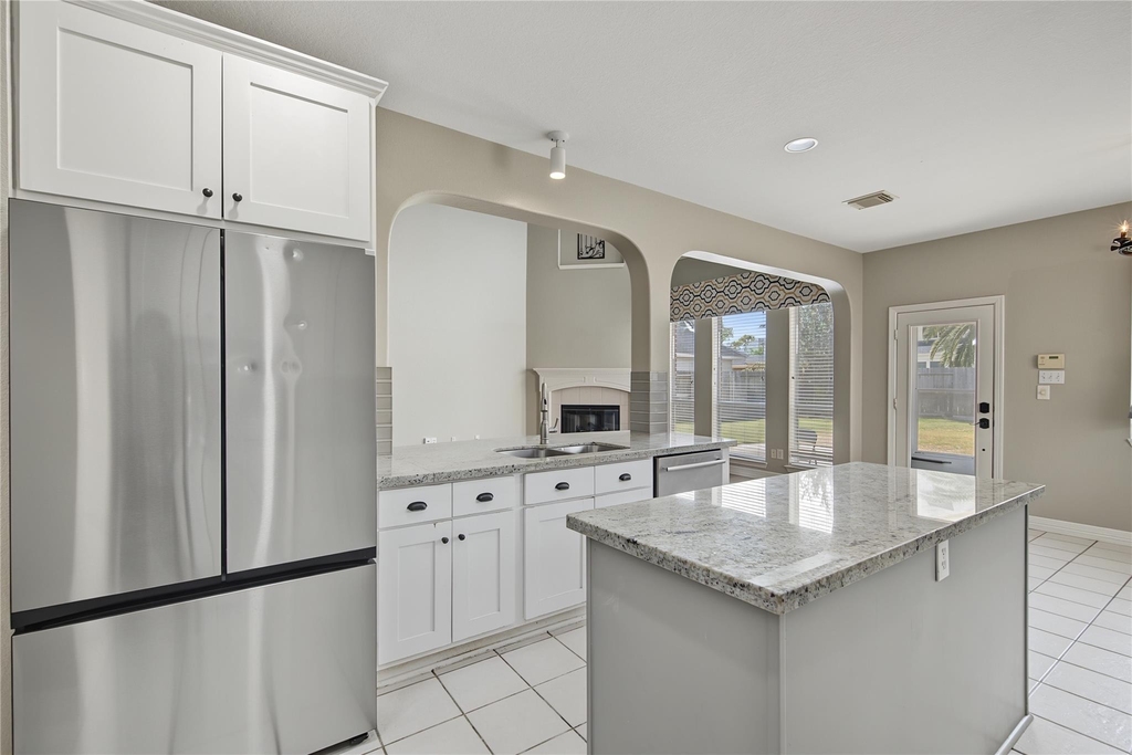 2422 Lansing Circle - Photo 18