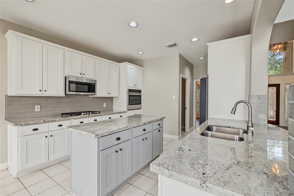 2422 Lansing Circle - Photo 16