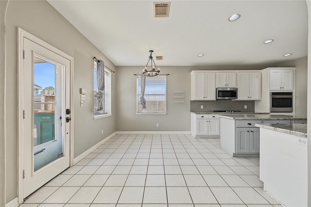 2422 Lansing Circle - Photo 12
