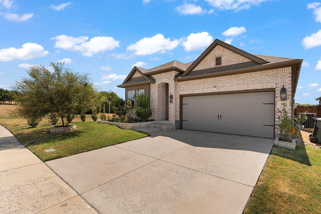102 Camelia Street - Photo 2