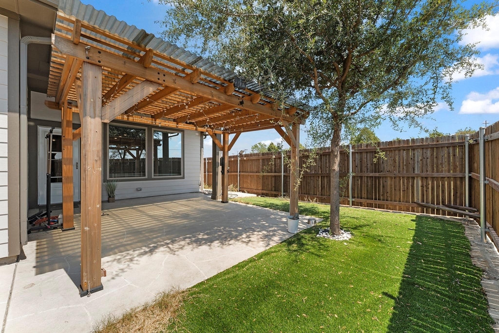 102 Camelia Street - Photo 39