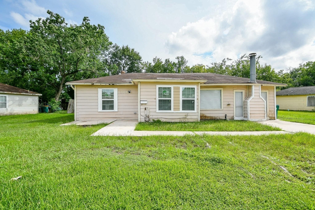 319 Rustic Drive - Photo 0