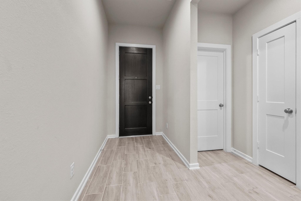 10806 Chrysalis Court - Photo 6