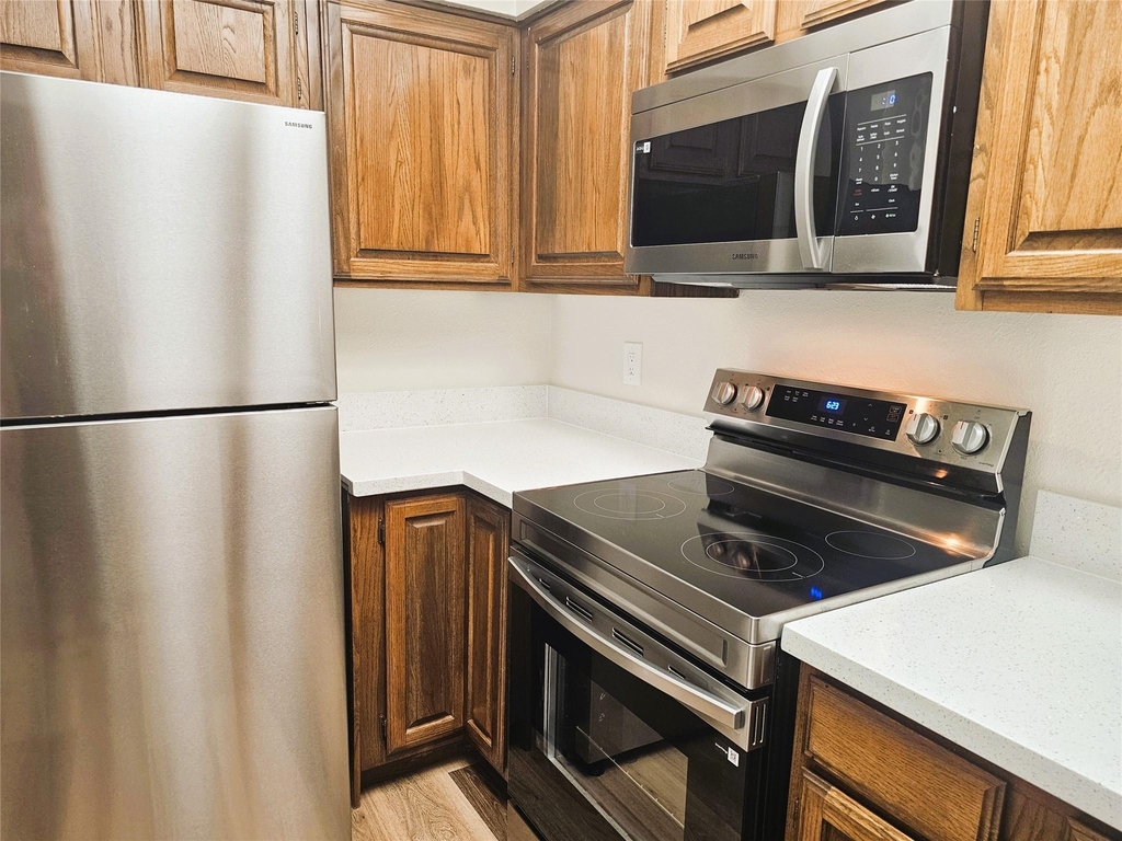 921 Marine Drive - Photo 5