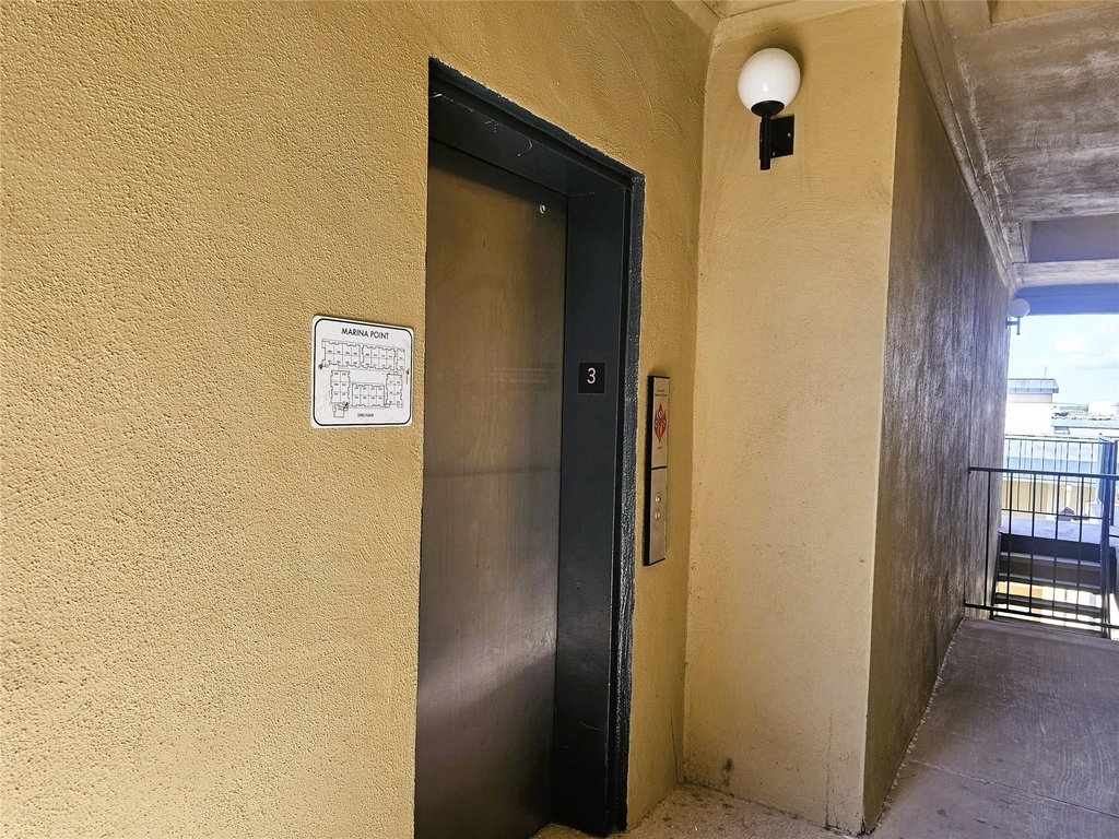 921 Marine Drive - Photo 1