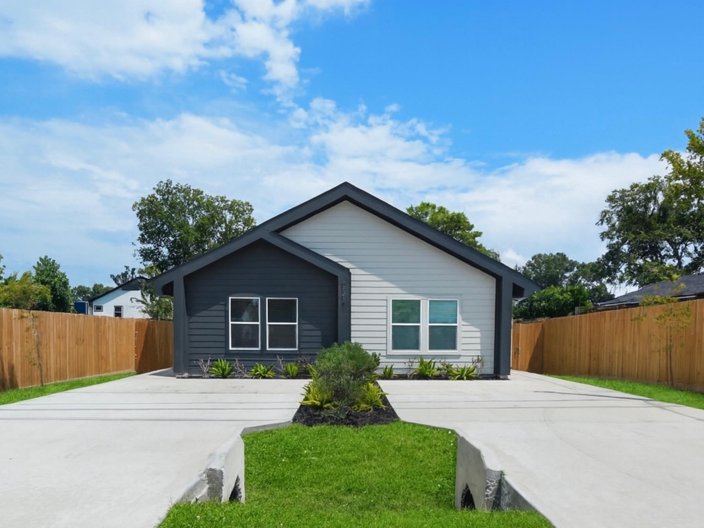 8122 Double Avenue - Photo 0