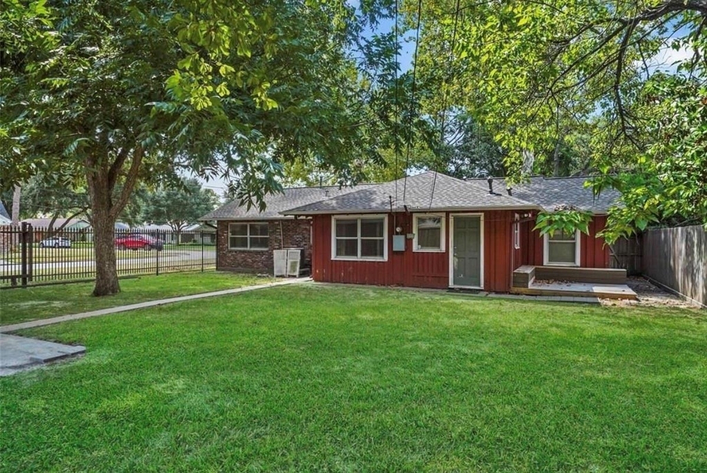 9802 Cedardale Drive - Photo 17