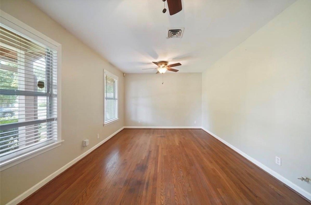 9802 Cedardale Drive - Photo 4