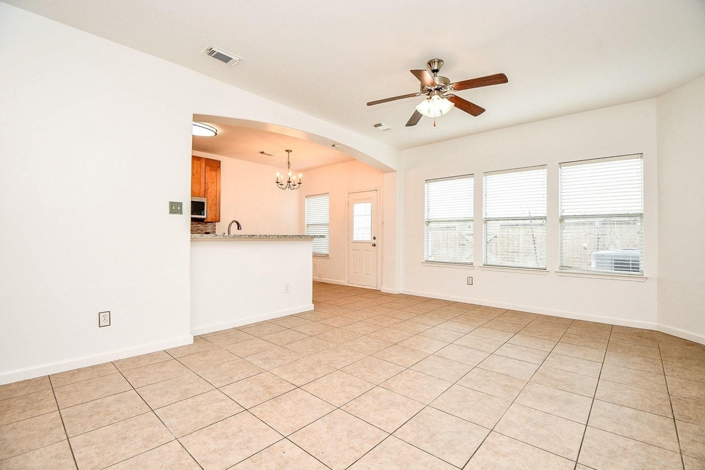 6011 Shadow Isle Lane - Photo 5