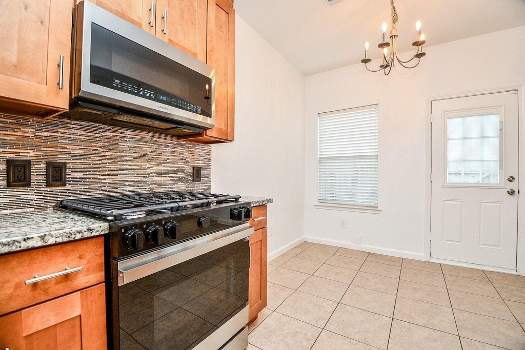 6011 Shadow Isle Lane - Photo 12