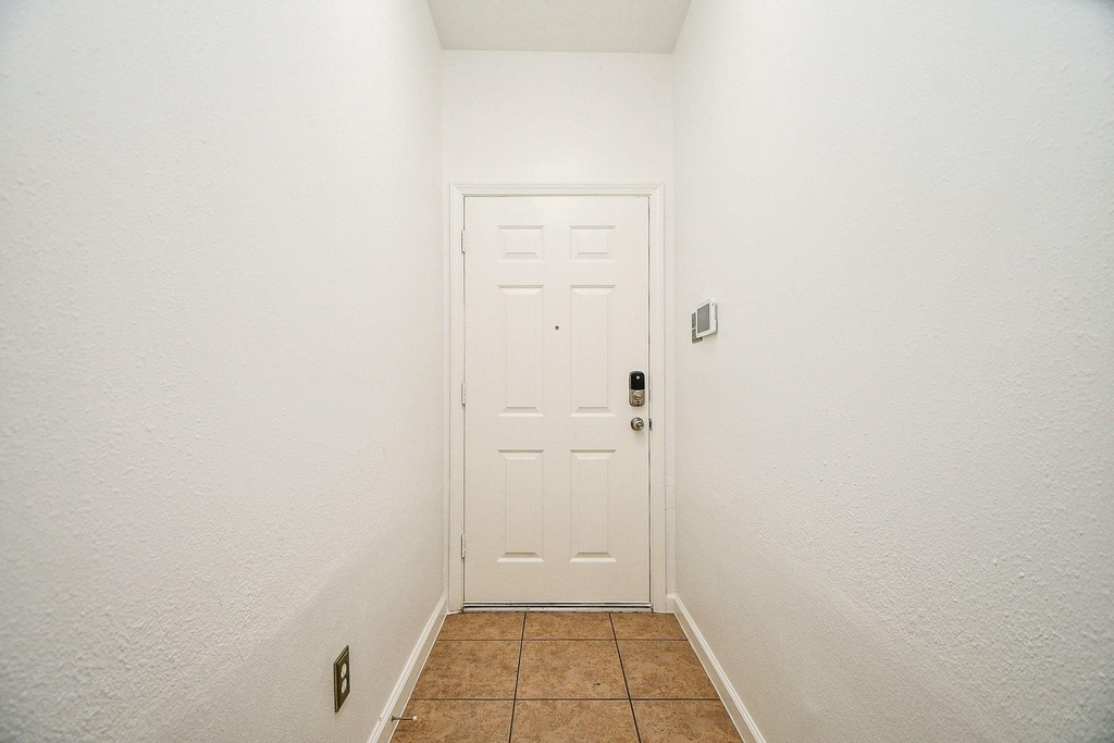 6011 Shadow Isle Lane - Photo 4
