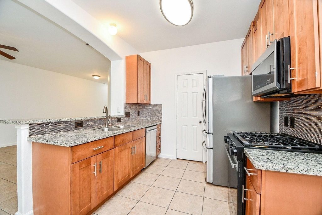 6011 Shadow Isle Lane - Photo 9