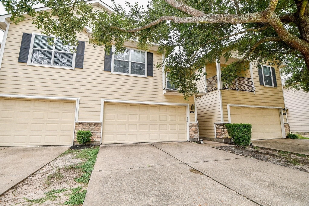 6011 Shadow Isle Lane - Photo 1