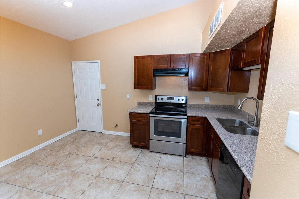 5610 Wallis Trail Court - Photo 6