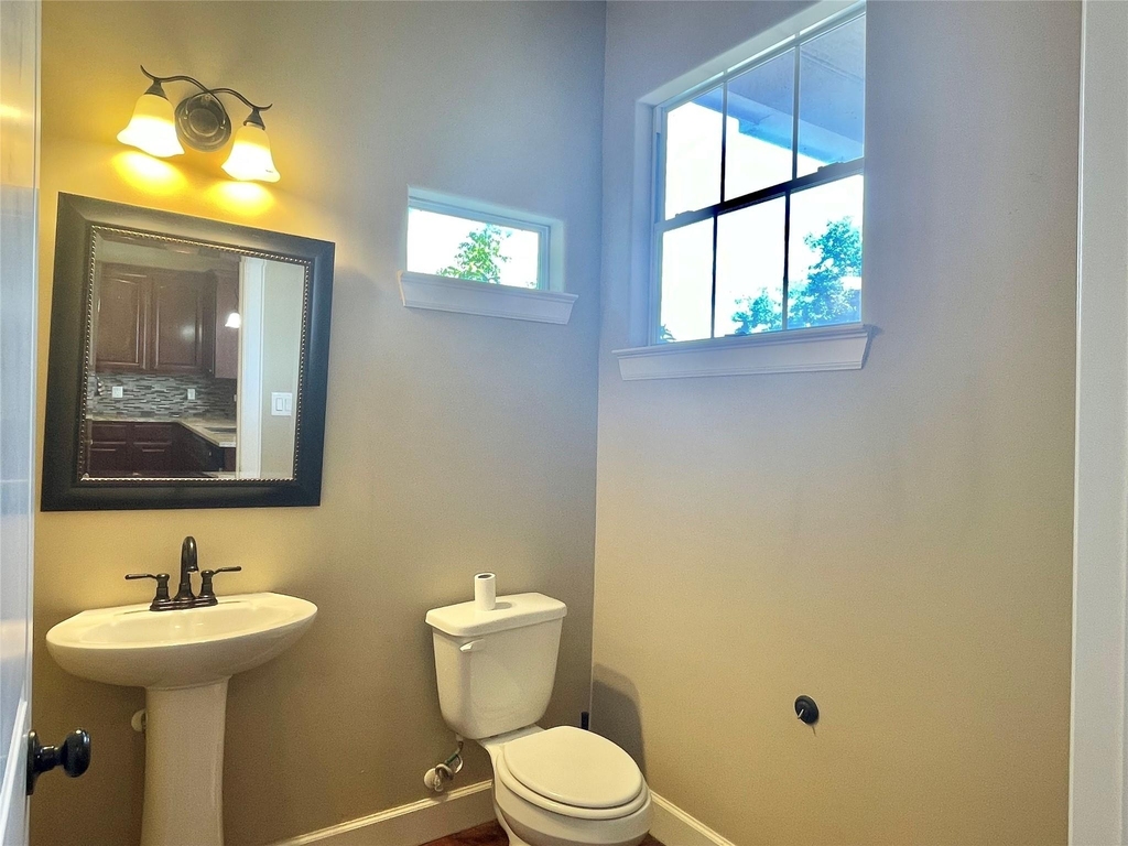 219 W 27th Street - Photo 28