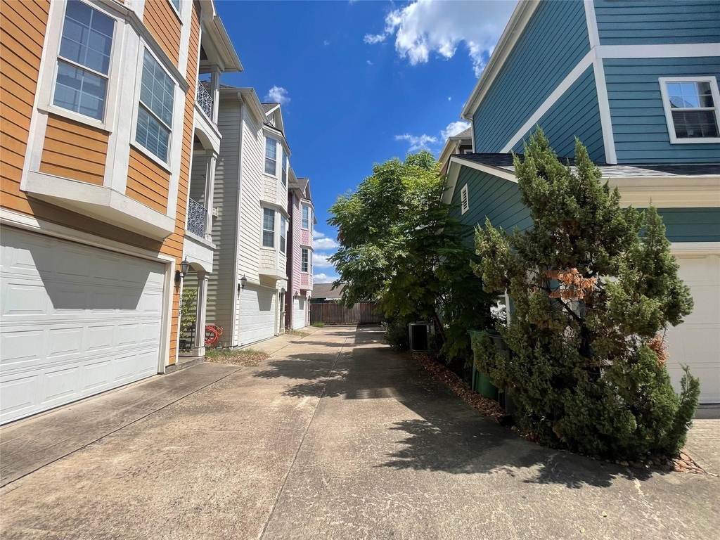 219 W 27th Street - Photo 3