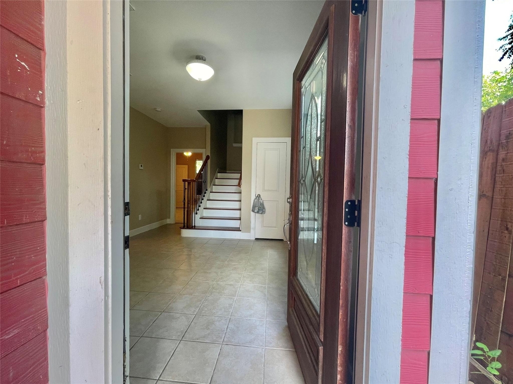 219 W 27th Street - Photo 6